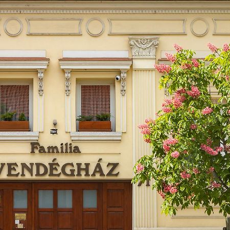 Hotel Família Vendégház à Szeged Extérieur photo