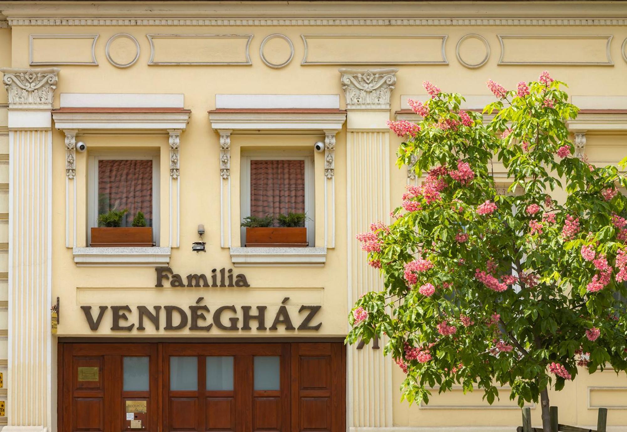 Hotel Família Vendégház à Szeged Extérieur photo