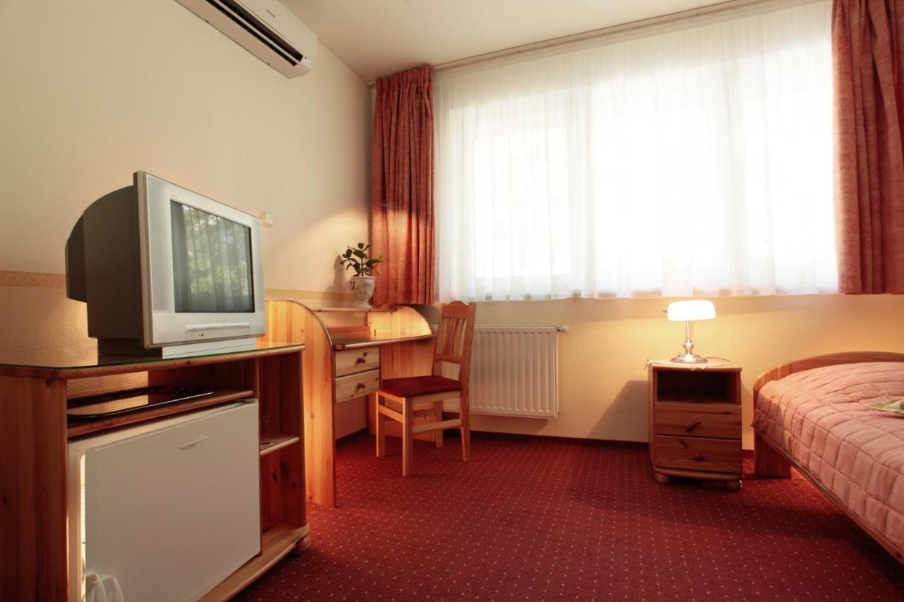 Hotel Família Vendégház à Szeged Extérieur photo